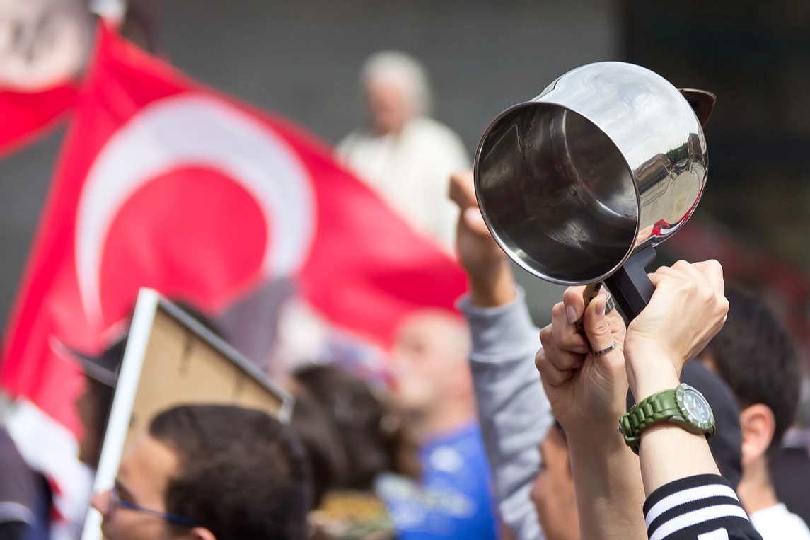 TBMM kararına karşı ülke genelinde eylem… DEV EMEKLİ-SEN emekli hakları için nöbette