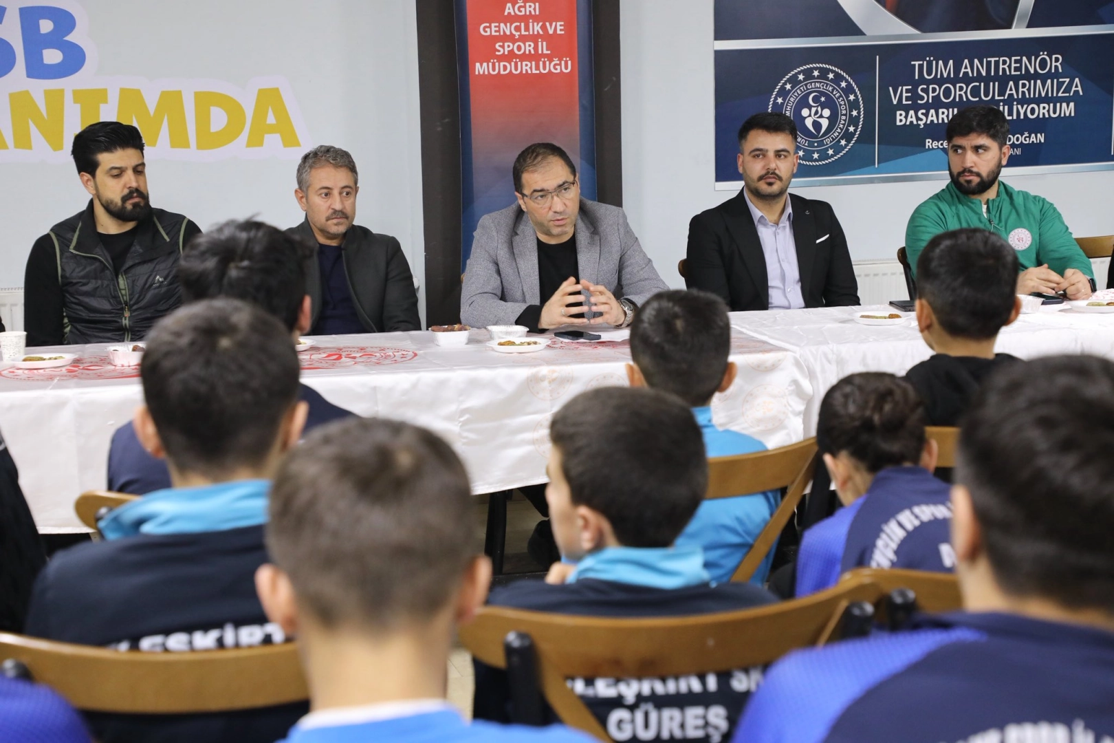 Ağrı’da Genç Sporcularla İftar: Başarıya Giden Yolda Motivasyon Buluşması
