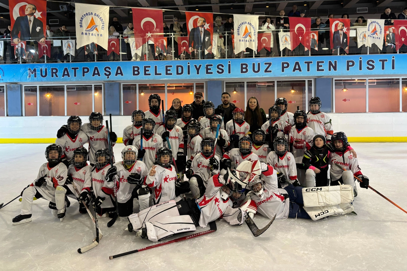 Muratpaşa Belediyesi Buz Hokeyinde Fırtına Estirdi: U-9 ve U-11’de Çifte Zafer!