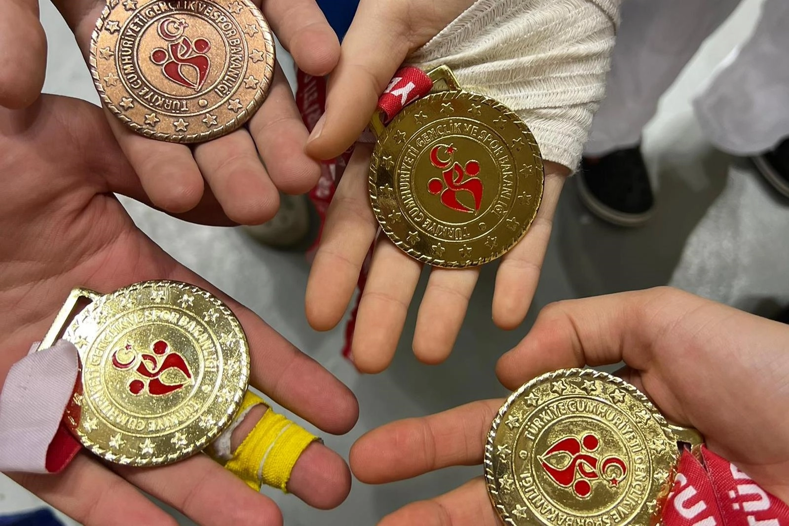 Balıkesir Büyükşehir’in sporcuları madalyaları topladı