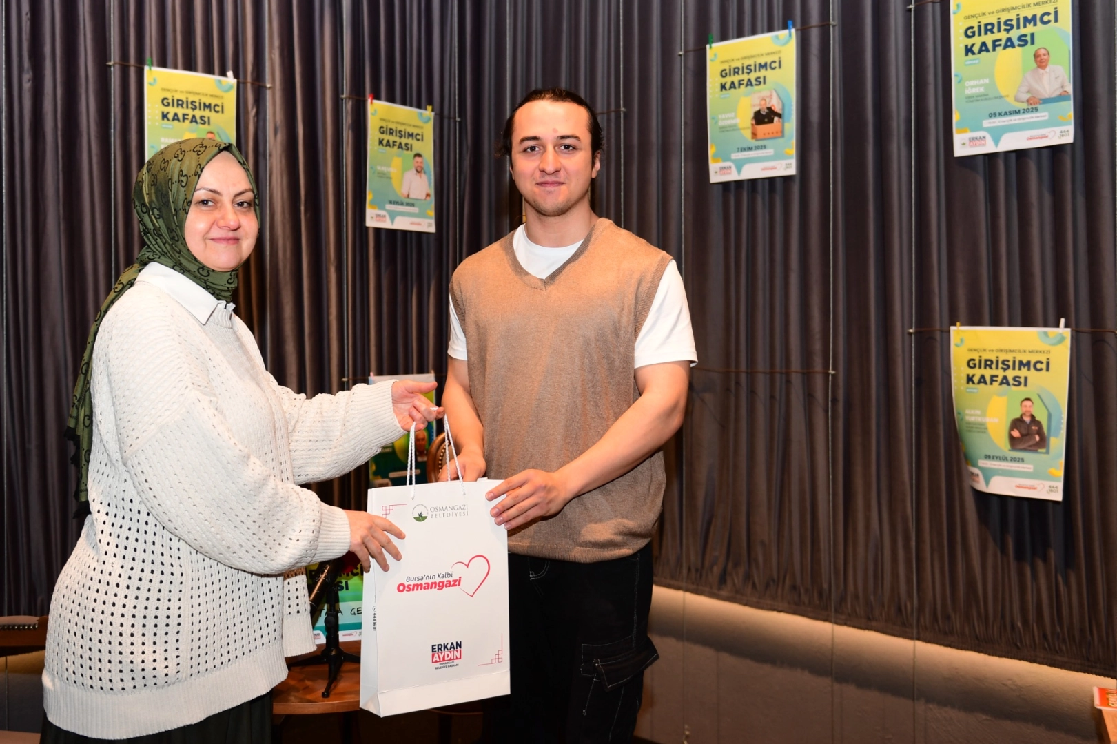 Bursa’da Genç Girişimci Emir Taha Çelik: Cosplay Tutkusundan İş Hayatına Uzanan İlham Veren Öykü