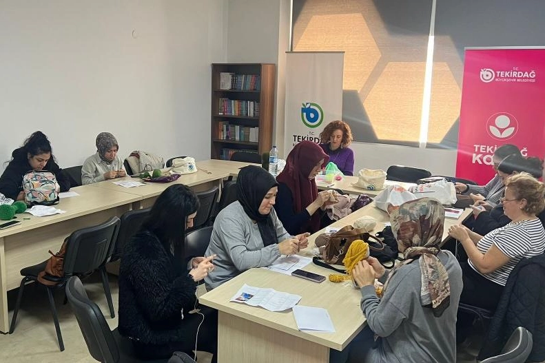 Çerkezköy Kadın Danışma Merkezi’nde Amigurumi Atölyesi Tamamlandı: Oyuncaklar Değil, Umut ve Sevgi Örüldü
