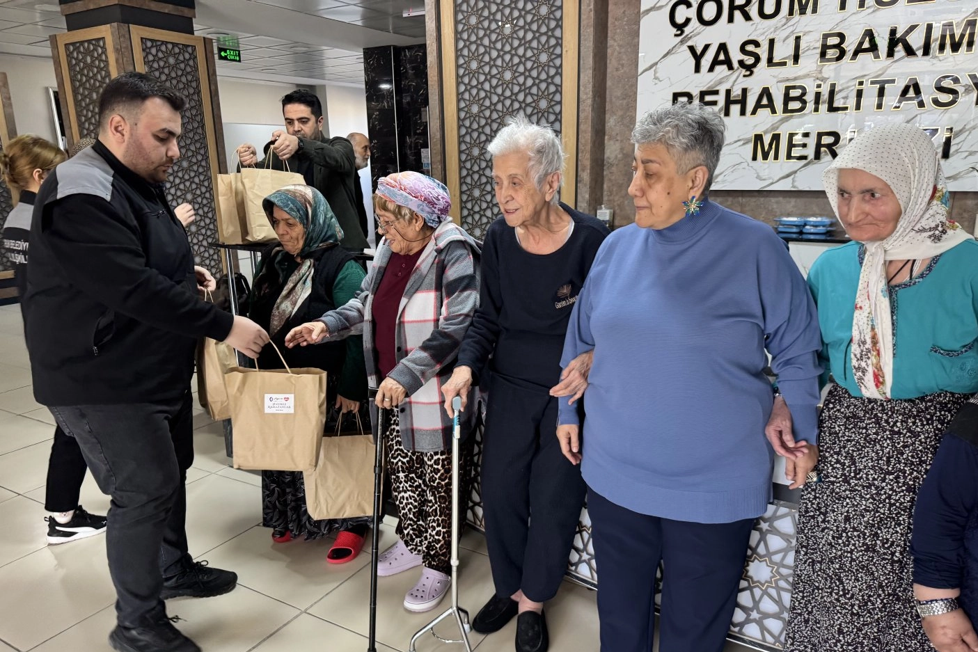 Çorum Belediyesi’nden Hastalara ve Yaşlılara Ramazan Destek Eli: Hijyen Paketleri Dağıtıldı
