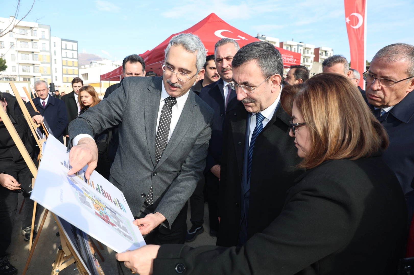 Cumhurbaşkanı Yardımcısı Yılmaz’dan Deprem Müzesi incelemesi