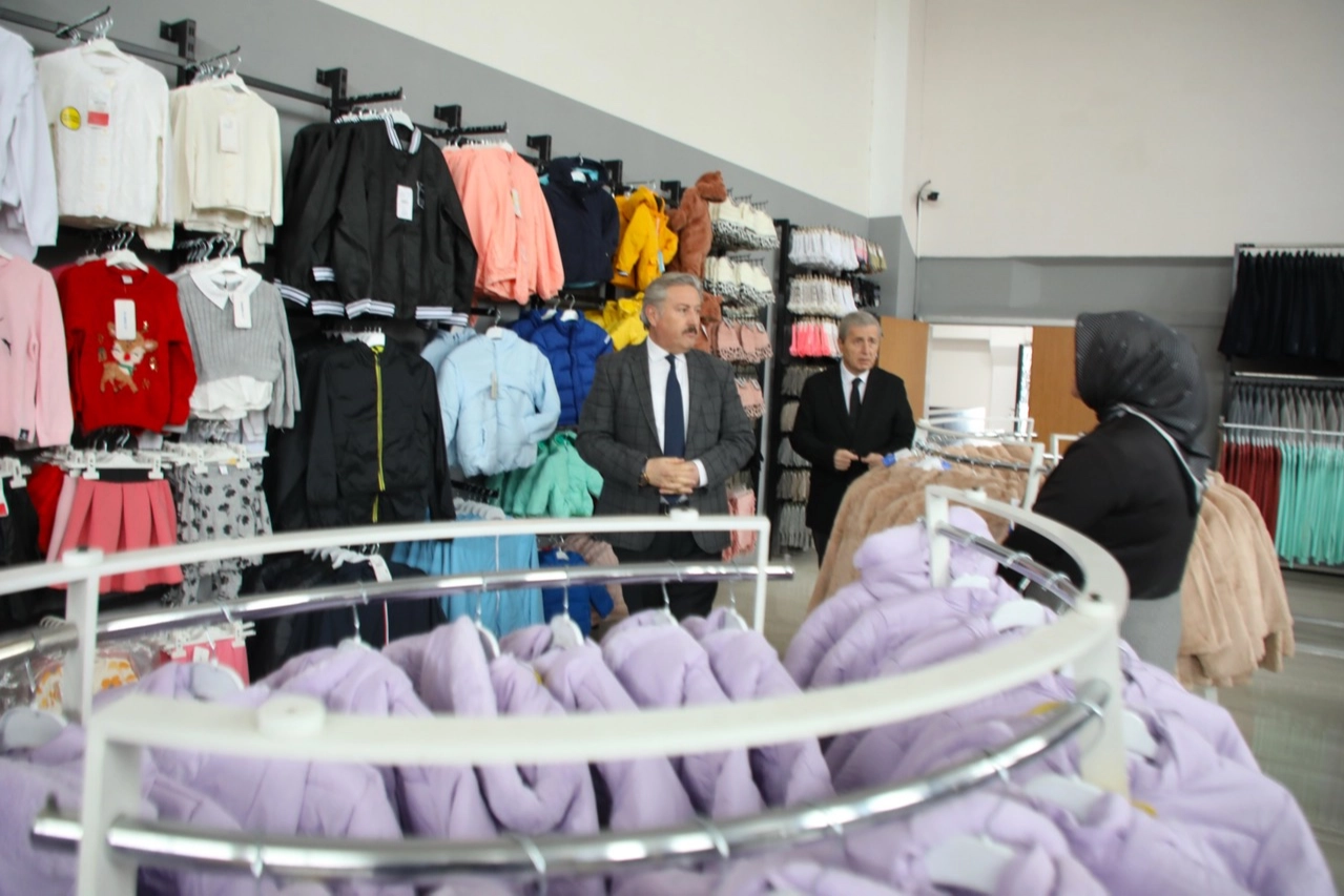 Melikgazi’de İhtiyaç Sahiplerine Giyim Desteği: MELKEV Dayanışmanın Merkez Oldu