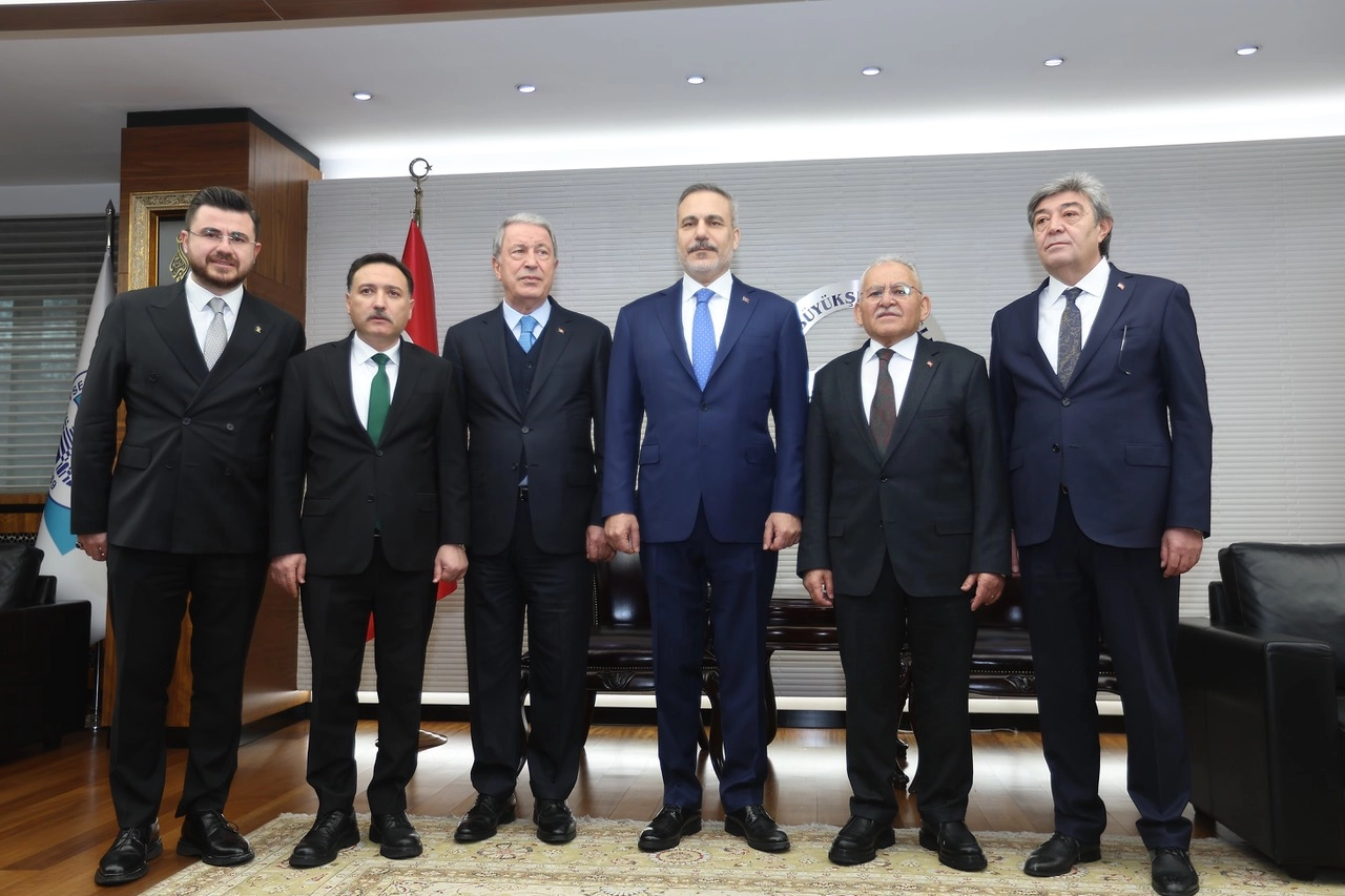 Dışişleri Bakanı Hakan Fidan Kayseri’de: Büyükşehir Belediye Başkanı Büyükkılıç ile Önemli Görüşmeler