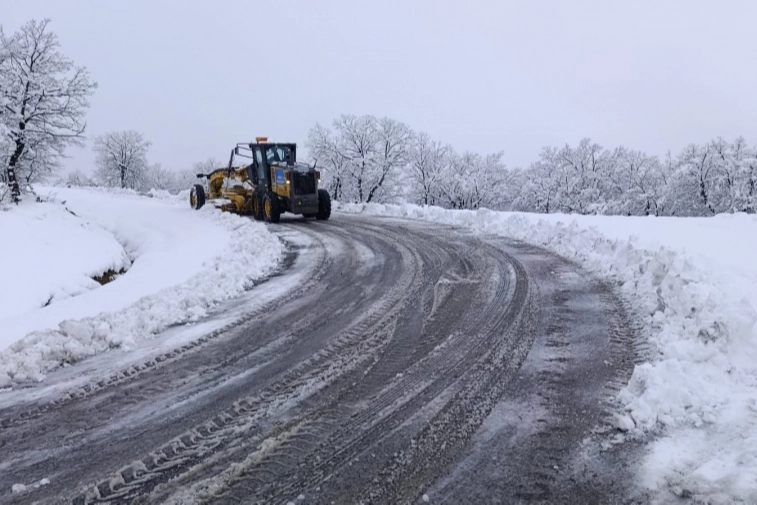 Diyarbakır’da Kar Engeli Kalkıyor: Kulp’un Kırsal Yolları Ulaşıma Açılıyor