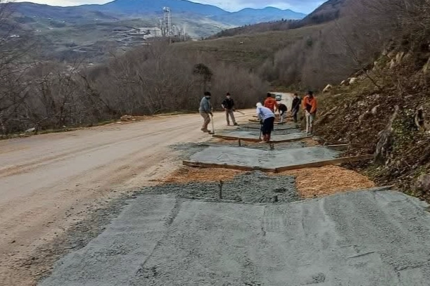 Düzce’nin Sarıkaya Köyü’nde beton V kanal çalışması