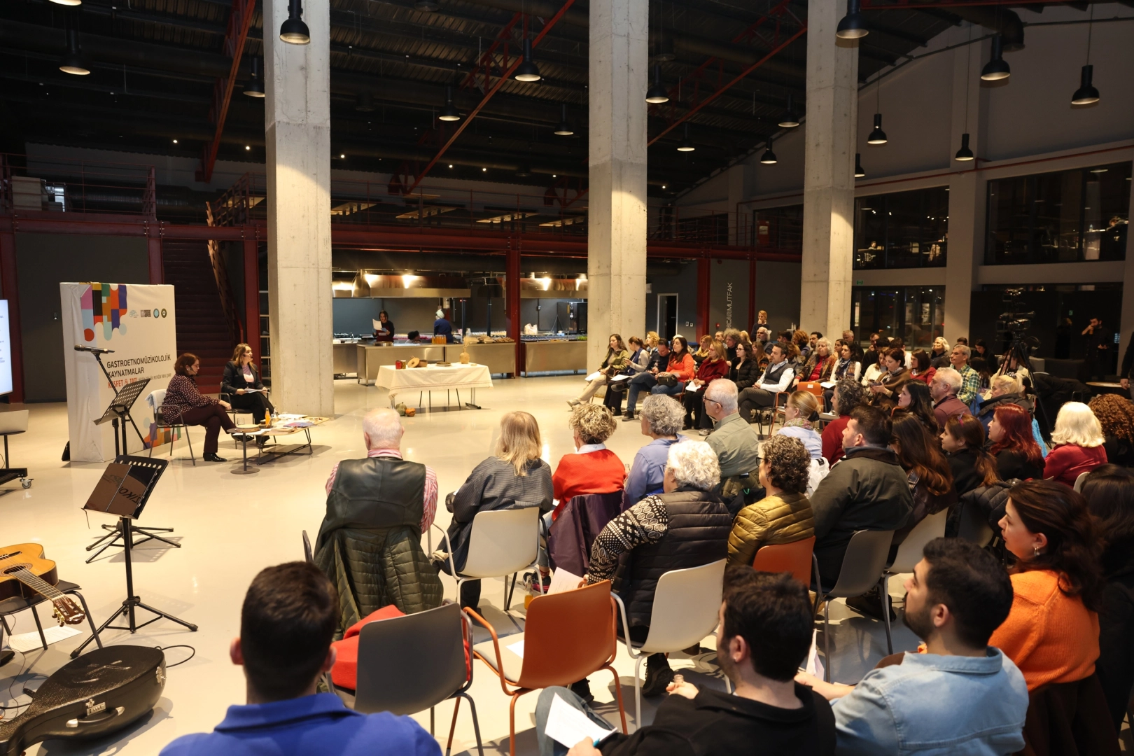 Bursa Nilüfer’de ‘Gastroetnomüzikolojik Kaynatmalar’: Sinema ve Lezzet Kültürü Pancar Deposu’nda Canlandı