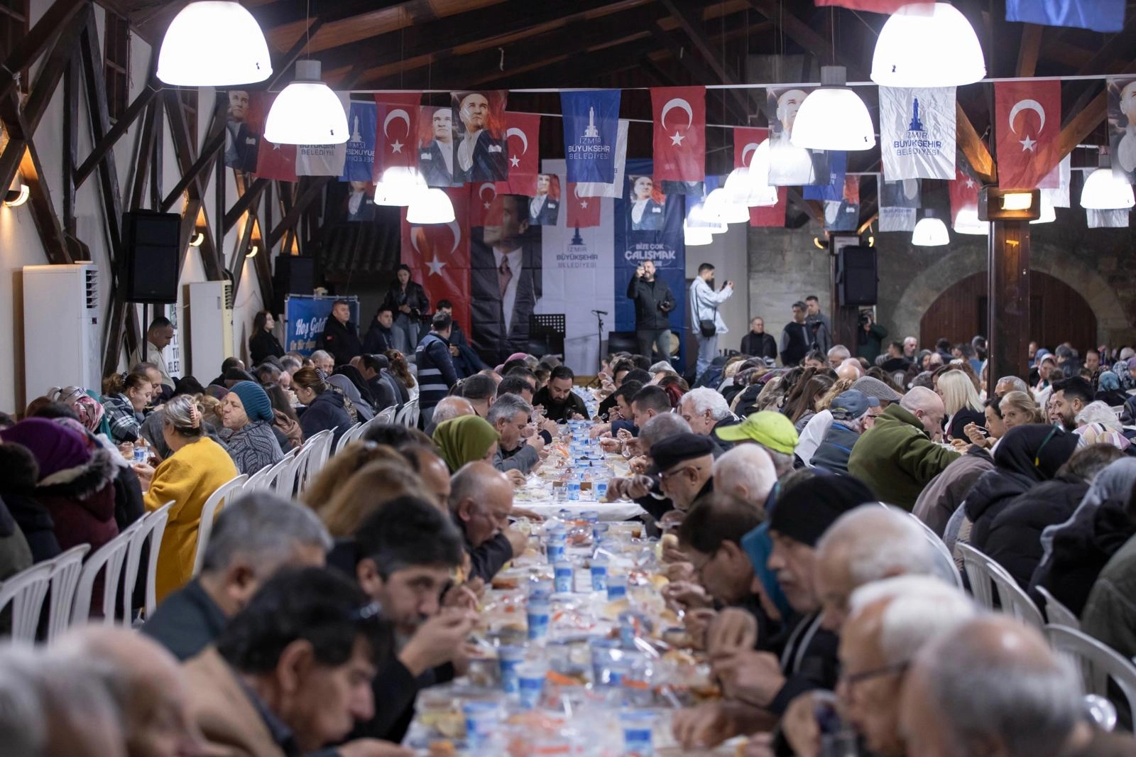 İzmir Büyükşehir’den Tire’de Ramazan İftarı: Başkan Tugay Birlik Mesajları Verdi