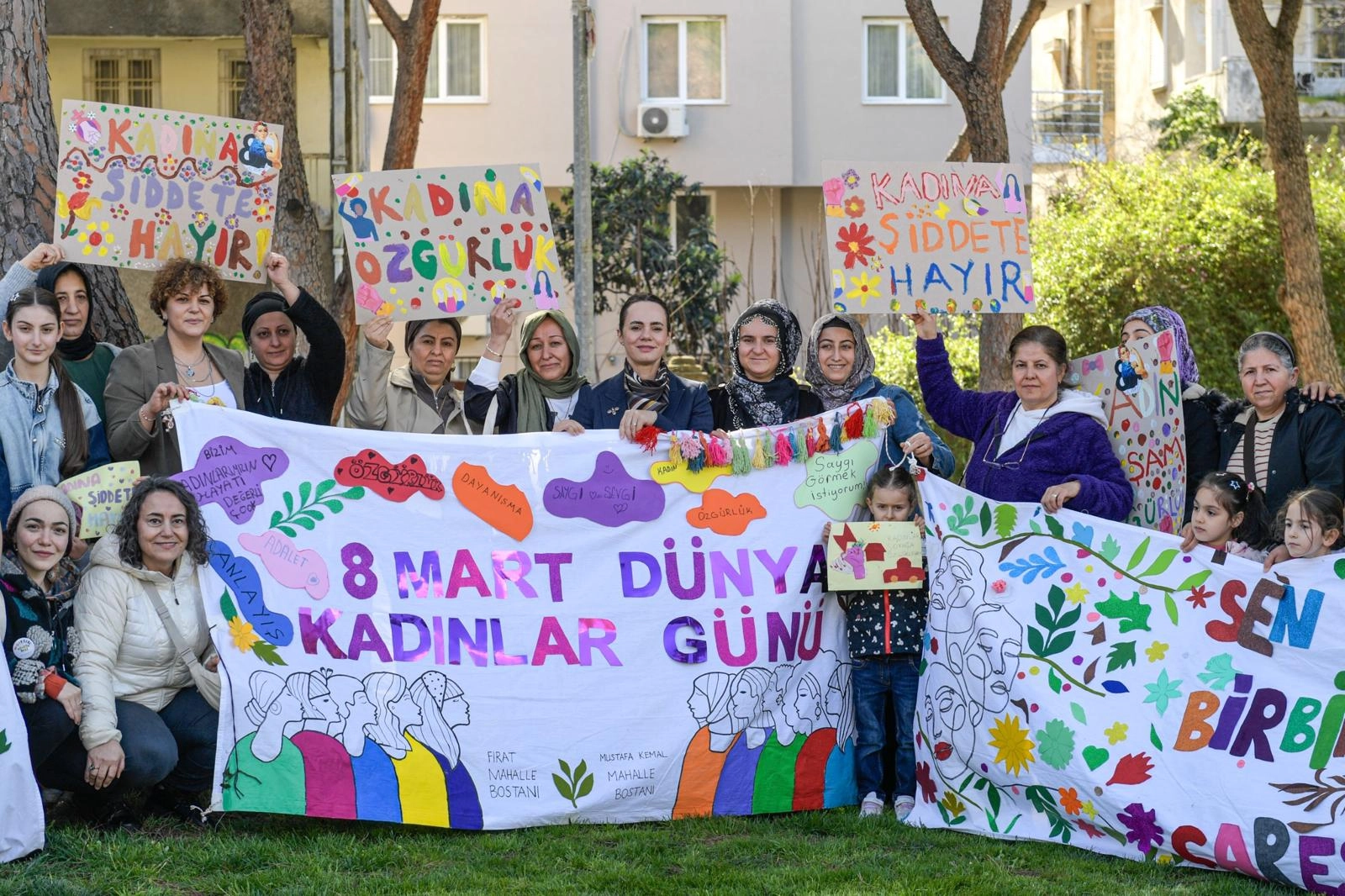 İzmir’de 8 Mart dayanışma noktaları kadınlarla buluştu