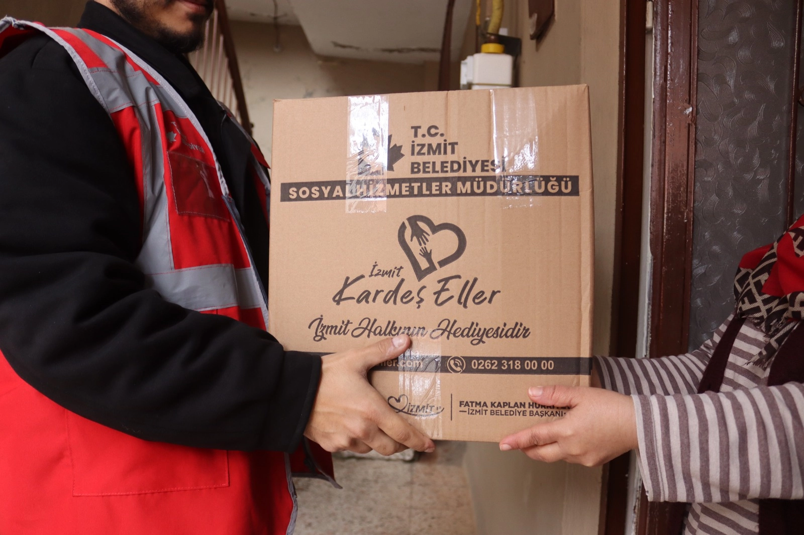 İzmit Belediyesi’nden Ramazan Ayı Yardımı: Gıda Kolileri İhtiyaç Sahiplerine Ulaşıyor