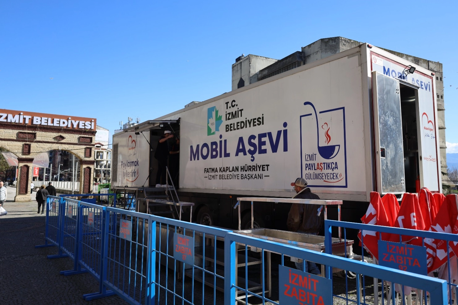 İzmit’te mobil aşeviyle her gün bin kişilik iftar