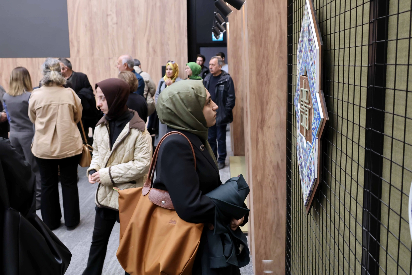 Karatay’da Geleneksel Çini Sanatı Rüzgarı: “Evan-i Kaşi” Sergisi Sanatseverlerle Buluştu