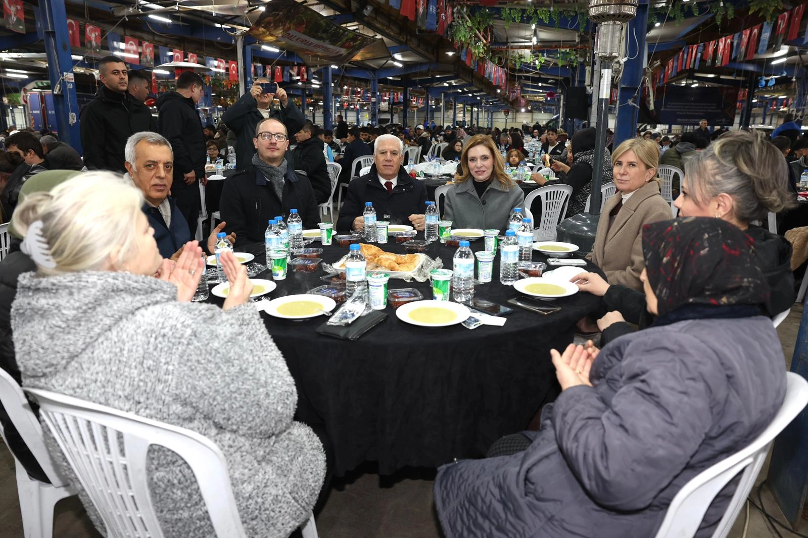 Karacabey’de Kardeşlik Sofrası Kuruldu: Bursa Büyükşehir Belediyesi’nden Ramazan Dayanışması