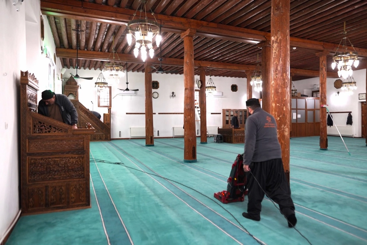 Kayseri Melikgazi’de camiler pırıl pırıl