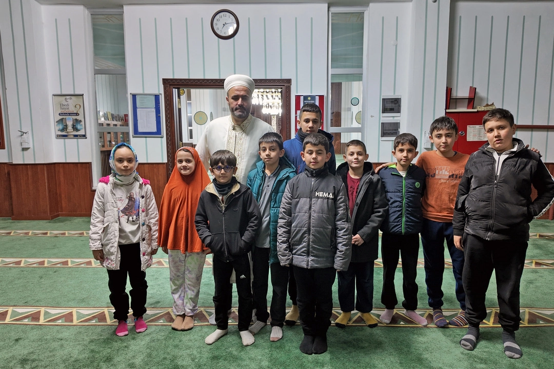 Kayseri Talas’ta ilk teravihte çocuk coşkusu