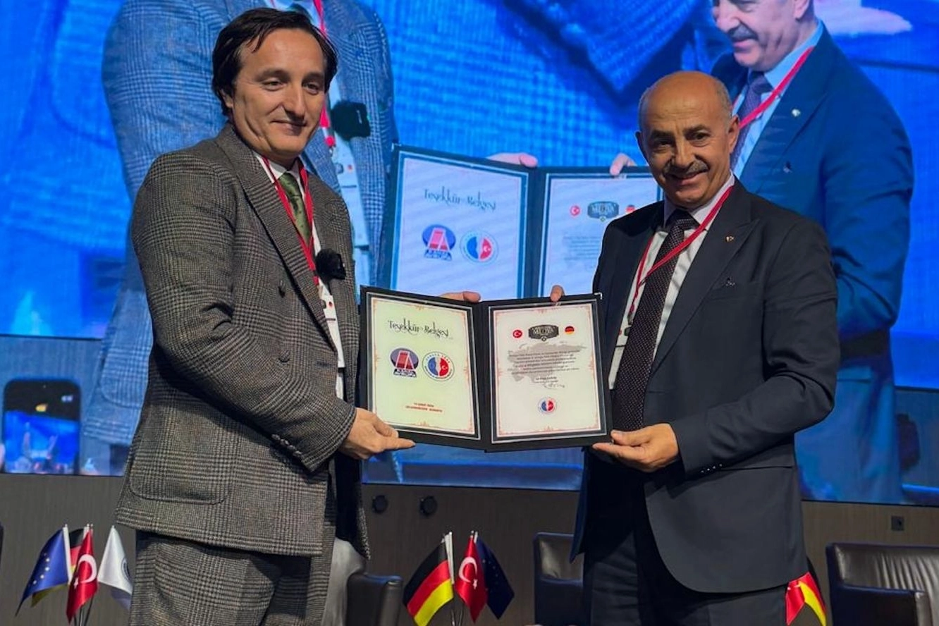 KGK Birleşik Krallık Temsilcisi Vatan Öz’e büyük onur 