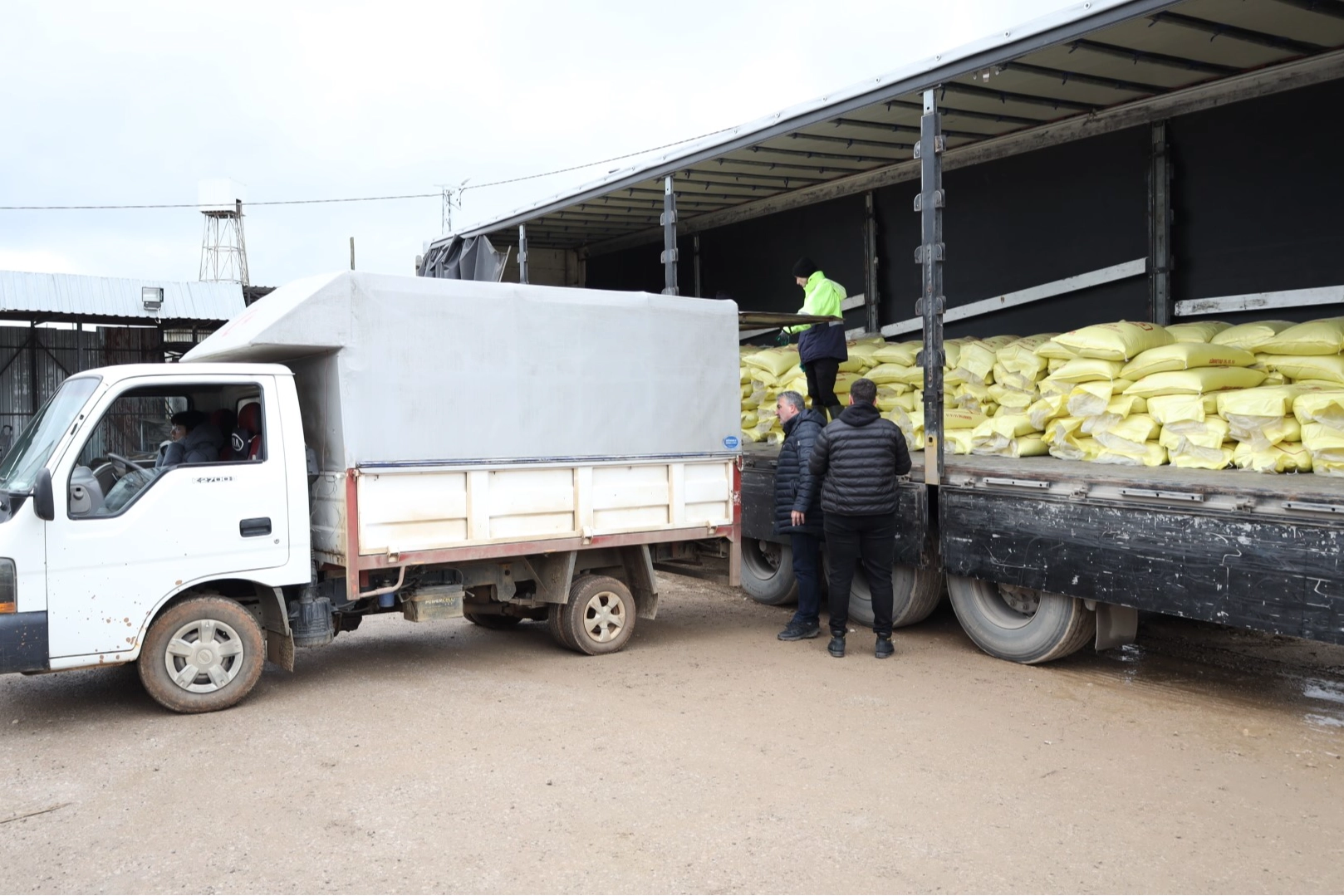 Kocaeli Çiftçisi Kocaeli Büyükşehir Belediyesi’nin Gübre Desteğiyle Güçleniyor