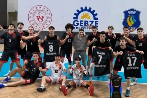 Kocaeli’de Gölcük Belediyesi voleybolda tarih yazdı