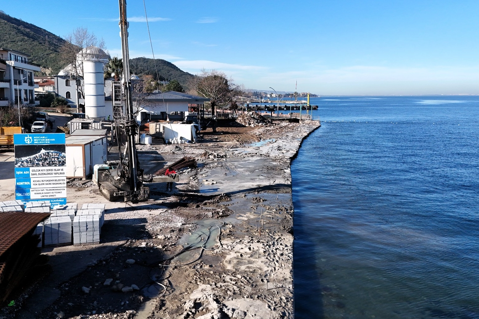 Kocaeli’de Ulaşlı Sahili Dalga Kırıcı ile Güçleniyor: Deniz Taşkınlarına Karşı Kalkan Oluşturuluyor