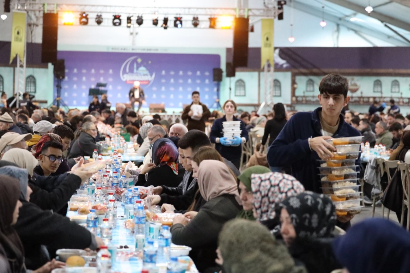 Kocaeli’nin kardeşlik sofrası dolup taşıyor