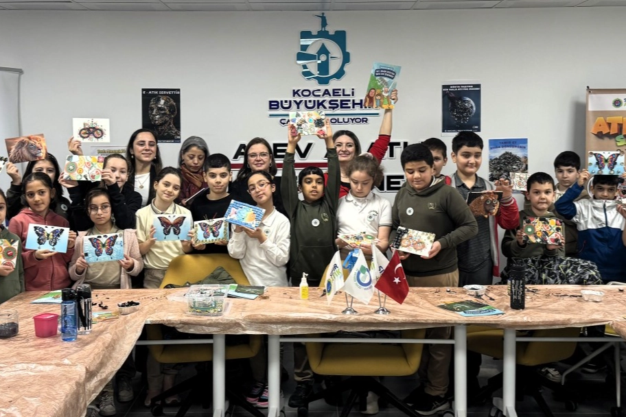 Kocaeli’de Atıktan Sanata Yaratıcı Dokunuşlar: Öğrenciler Geri Dönüşümle Çevre Bilinci Kazanıyor