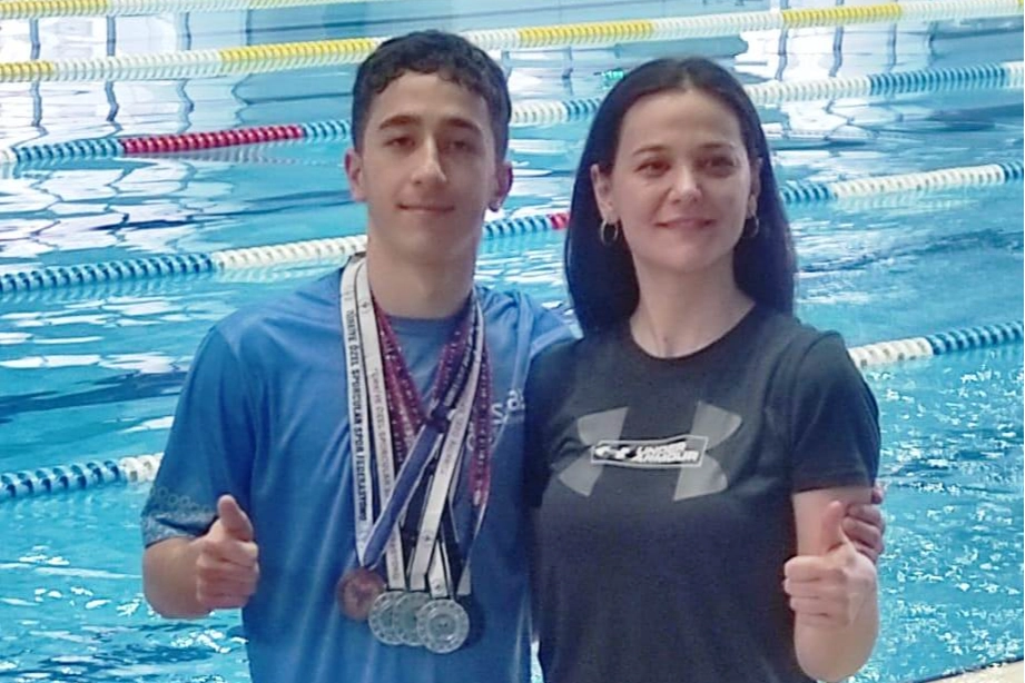 Konya’da otizmli yüzücü Alper Akgül 5 madalya kazandı
