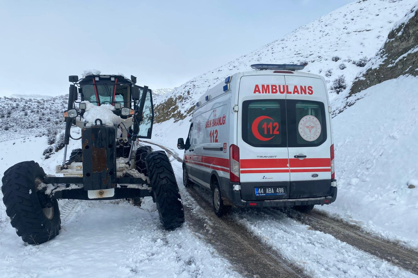 Malatya’da ekipler karla mücadele için seferber