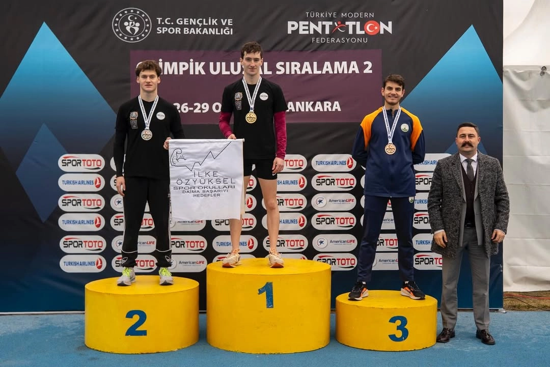Osmangazili pentatloncu Arda Meriç’ten bronz madalya