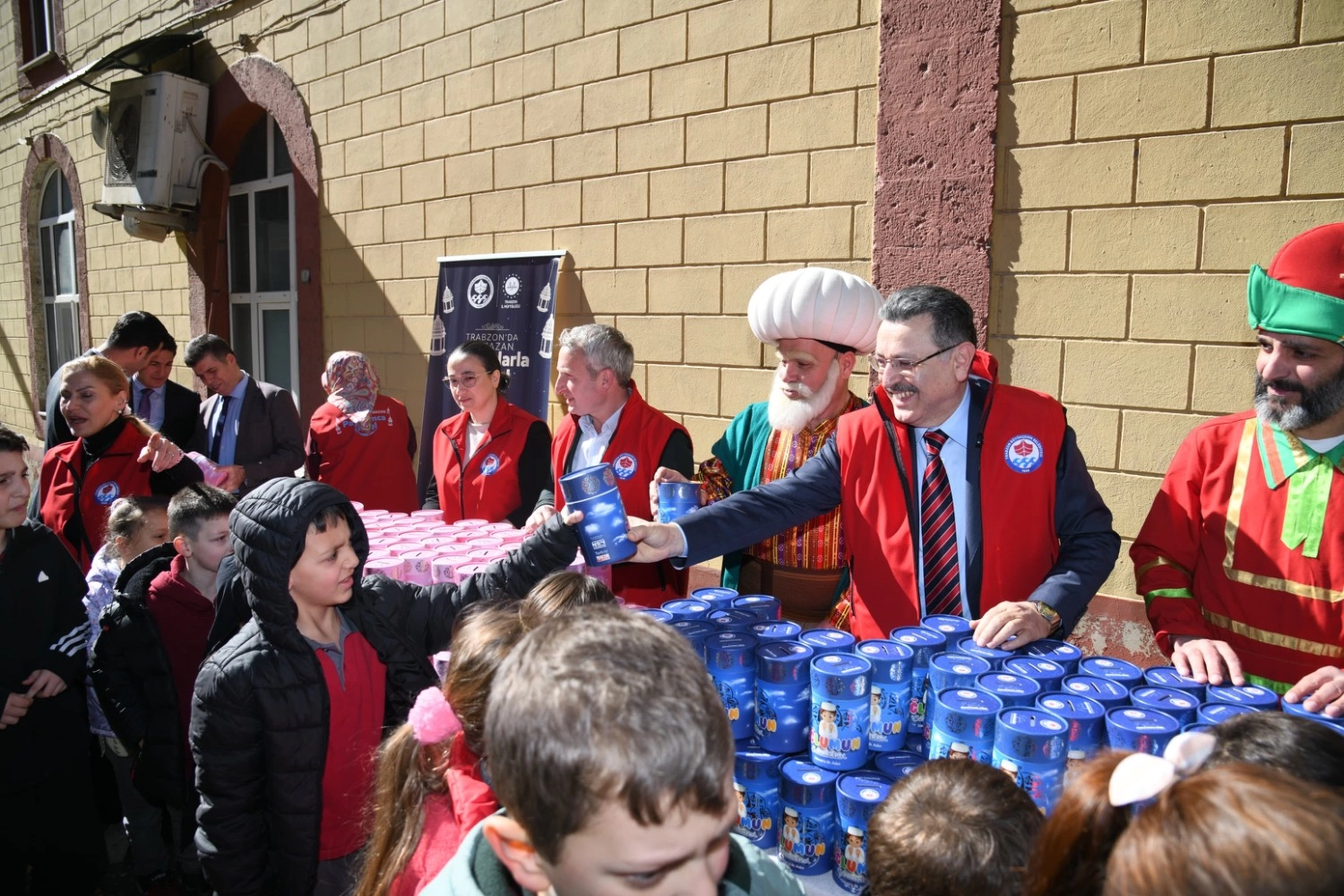 Trabzon’da tekne orucu etkinliğinde çocuklarla buluşma