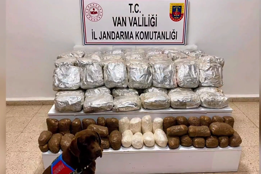 Van ve Hakkari’de Dev Uyuşturucu Operasyonu: 406 Kilogram Madde ve Binlerce Hap Ele Geçirildi