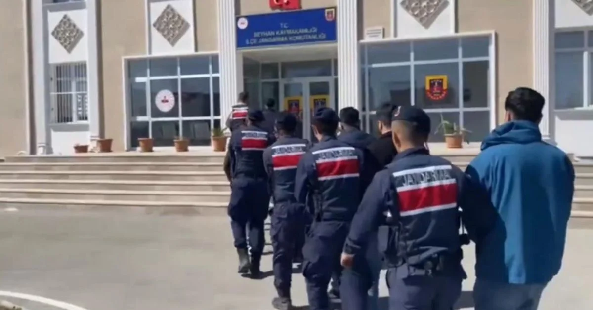 Adana’da Nefes Kesen Bahis Operasyonu: 24 Kişi Tutuklandı, Milyarlarca Liralık İşlem Hacmi Ortaya Çıktı