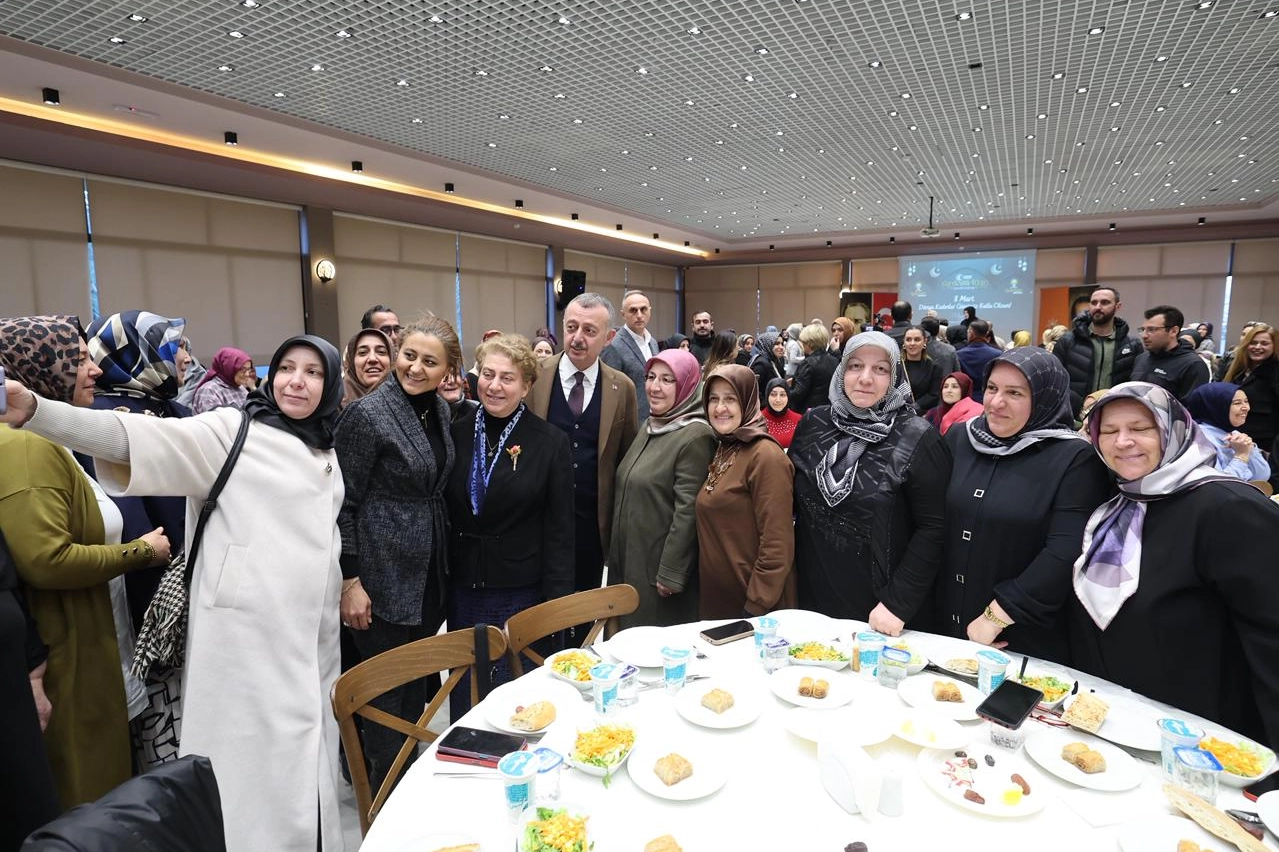 AK Parti Kocaeli Kadın Kolları’ndan “Kardeşlik İftarı”: Kadınların Gücü ve Toplumsal Dayanışma Vurgusu