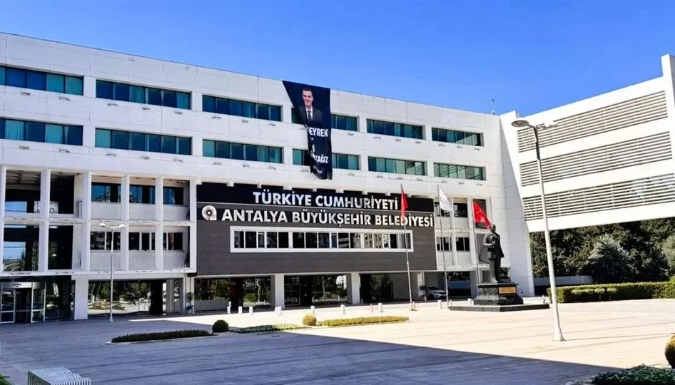 Antalya’da Rüşvet ve Yolsuzluk Davası Başlıyor: Belediye İhalelerinde Skandal İddialar Yargıya Taşındı