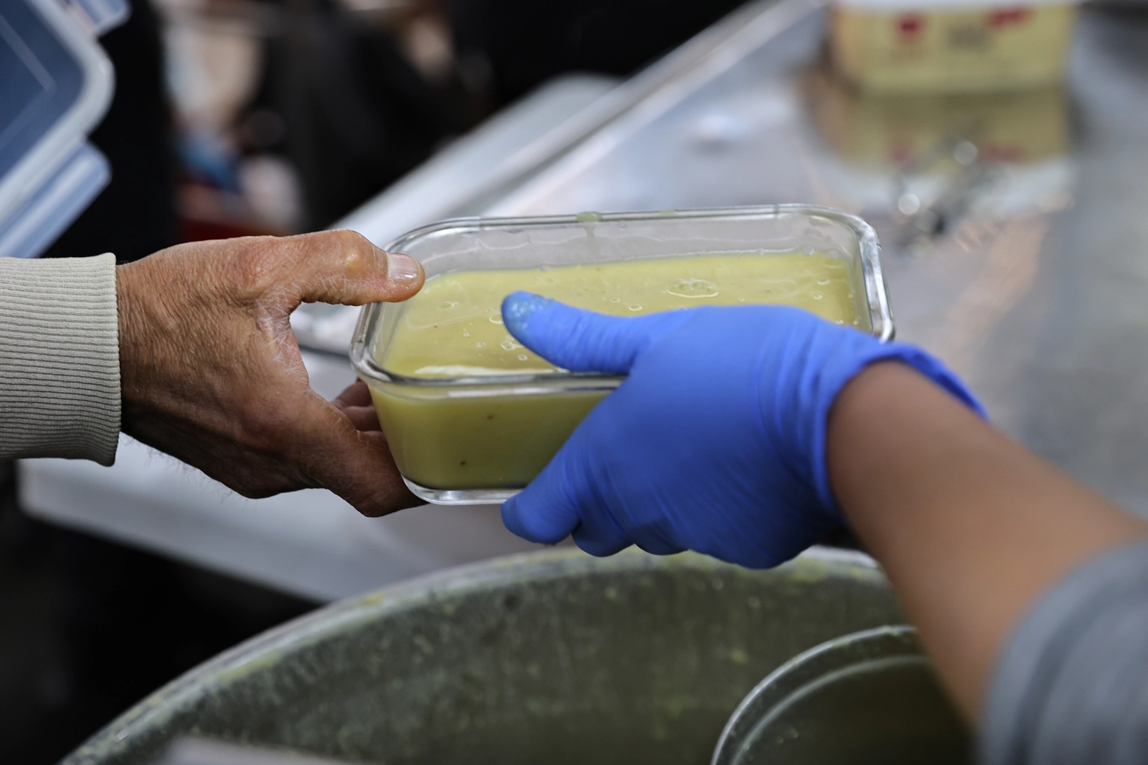 Antalya’da Ramazan Bereketi: Mobil Aşevi Kepez’de Sofraları Donattı