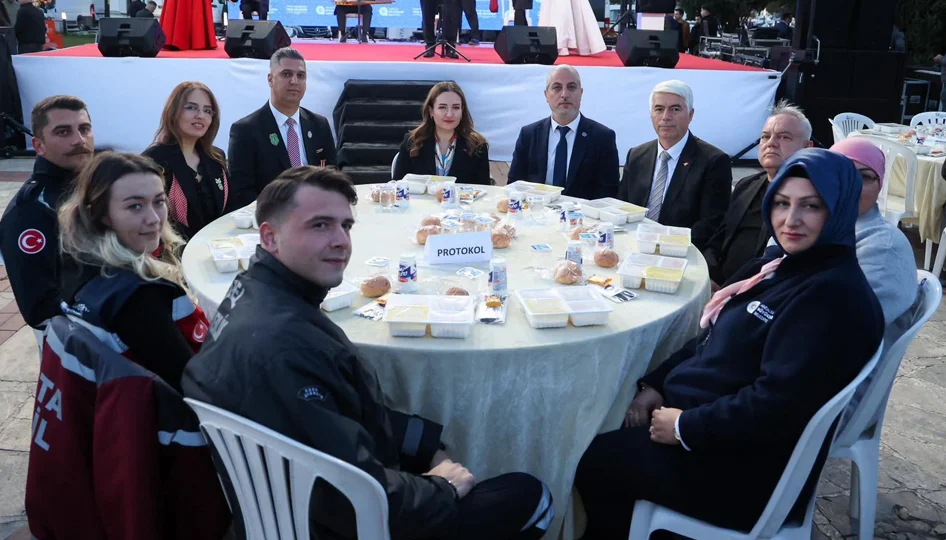 Antalya’da Toplu İftar Yemeğinde Gıda Zehirlenmesi İddiaları: Vatandaşlar Rahatsızlandı, Tepkiler Büyüyor