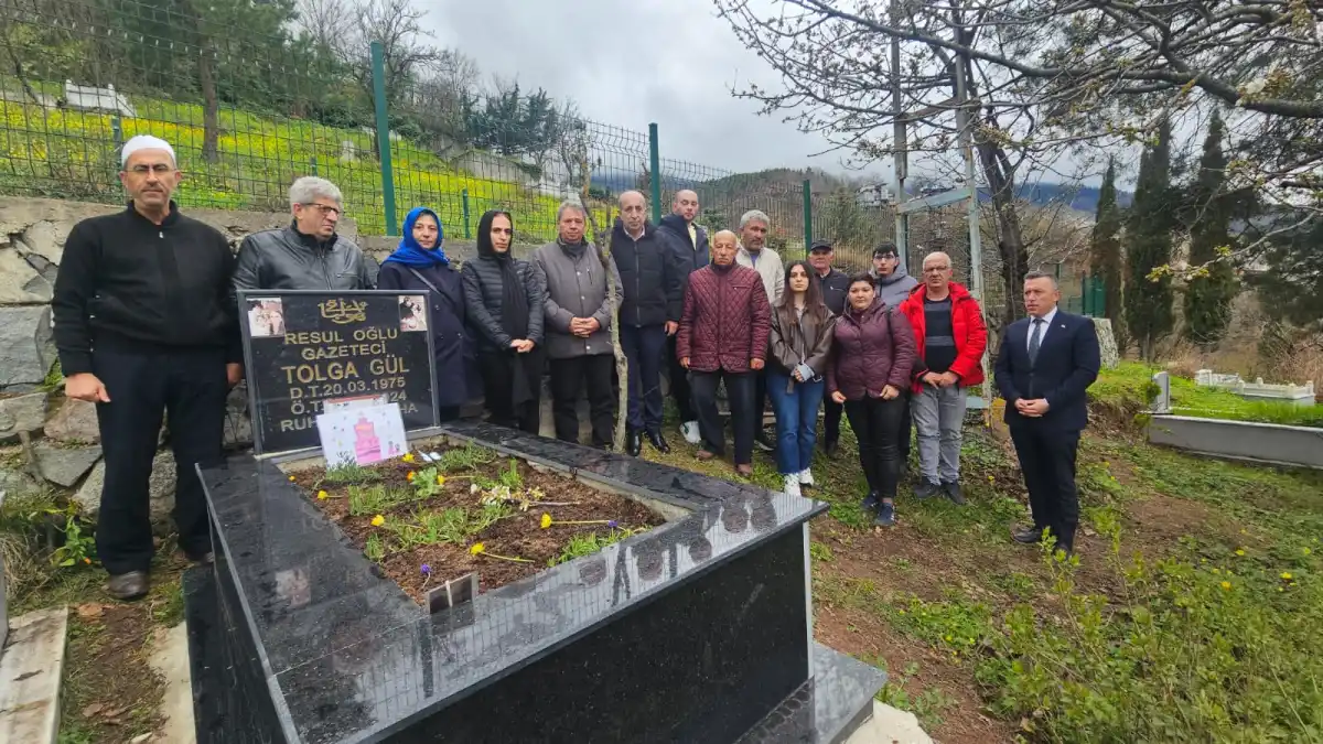 Artvin’in Sesi Gazeteci Tolga Gül, Vefatının 2. Yılında Mezarı Başında Anıldı