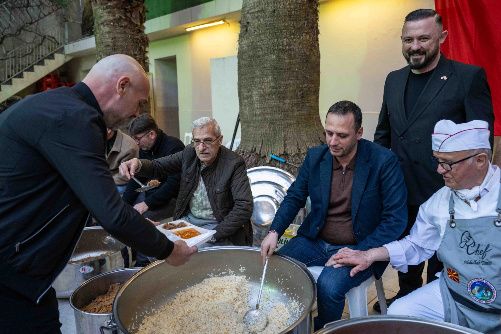 Bornova Belediye Başkanı Eşki’den Makedonya Göçmenleri İftar Sofrasına Ziyaret: “Kültürün ve Dayanışmanın En Güzel Hali”