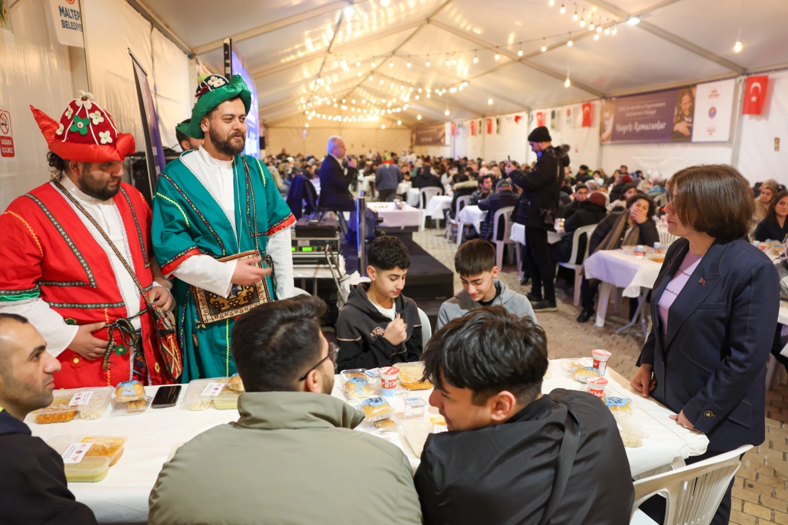 Maltepe Belediye Başkanı Esin Köymen’den Ramazan Dayanışması: İftar Sofrasında Hemşehrileriyle Buluştu