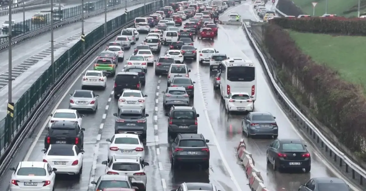 Bayramın İkinci Günü İstanbul’da Trafik Kabusu: Yoğunluk Yüzde 74’e Ulaştı