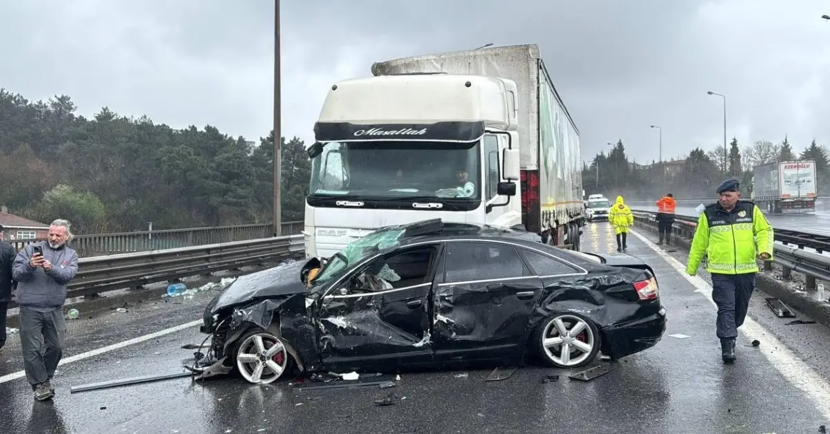 Anadolu Otoyolu’nda Zincirleme Kaza: İstanbul Yolu Kilometrelerce Kapandı, Yaralılar Var