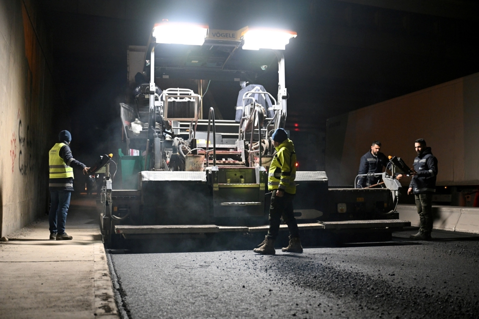 Bornova’da Yağışlar Dindi, Aydınlar Caddesi Yeniden Asfaltlandı: Ulaşım Konforu Artıyor