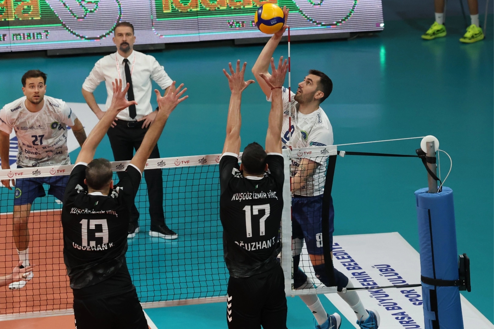 Bursa Büyükşehir Belediyespor Voleybol Takımı, Play-Off’lara Galibiyetle Veda Etti