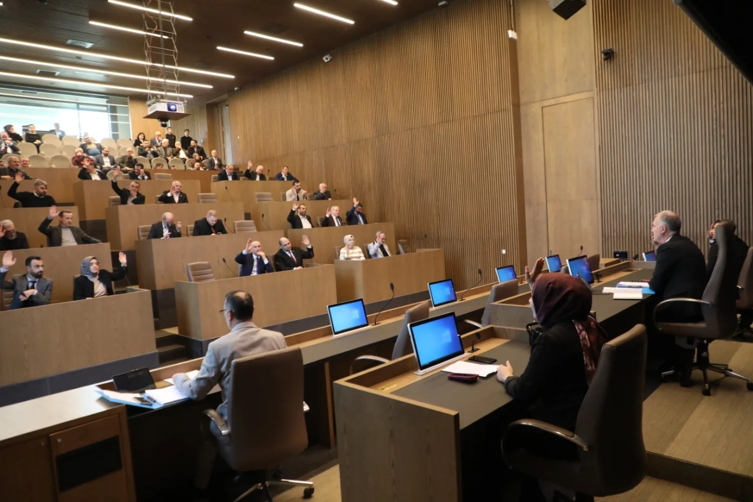 İnegöl Belediye Meclisi Mart Ayı Toplantısında 15 Konu Masaya Yatırıldı: Bilim Merkezi ve Nikah Salonu İhalesi Gündemde