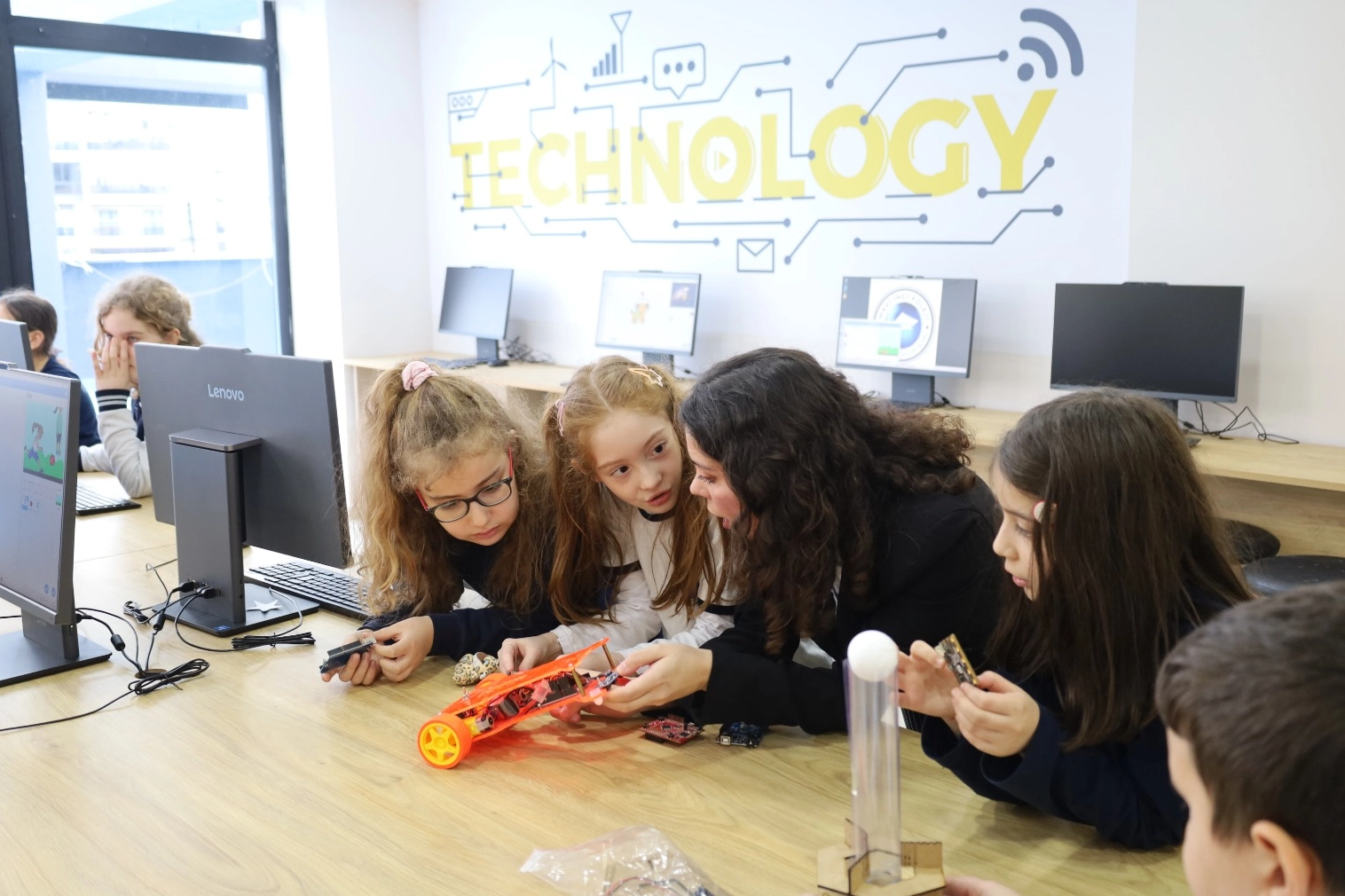 Bursa Mavi İnci Okulları, TEKNOFEST’te Geleceğin Mucitlerini Tanıtıyor: 6 Takımla Katılım