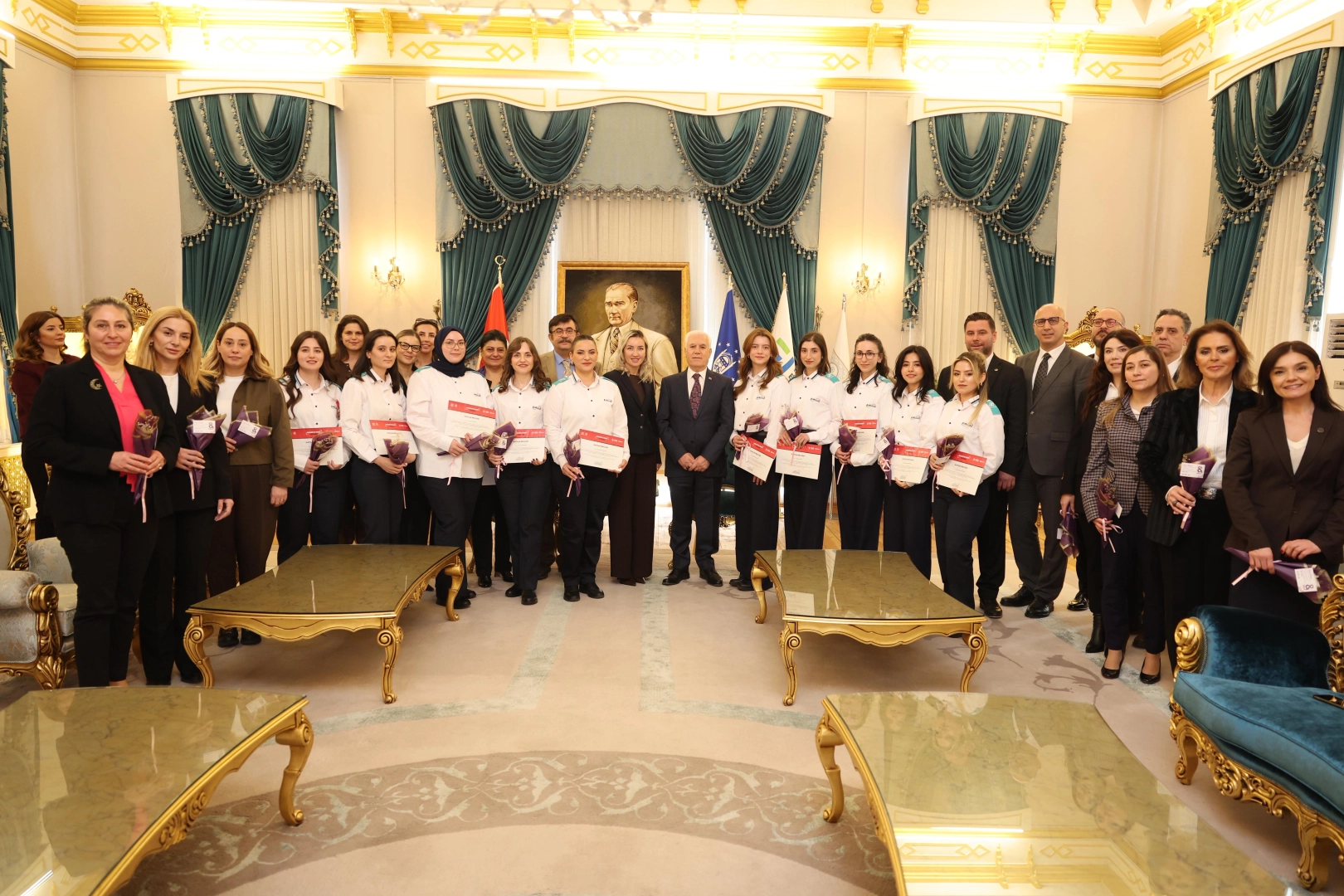 Bursa’da Kadın Vatmanlar Göreve Başlıyor: 8 Mart’ta Yeni Dönem