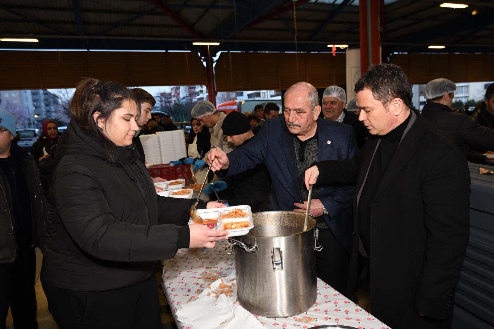 Osmangazi’de Gönül Sofrası Hamitler’de Kuruldu: Binlerce Kişi Ramazan Dayanışmasını Yaşadı