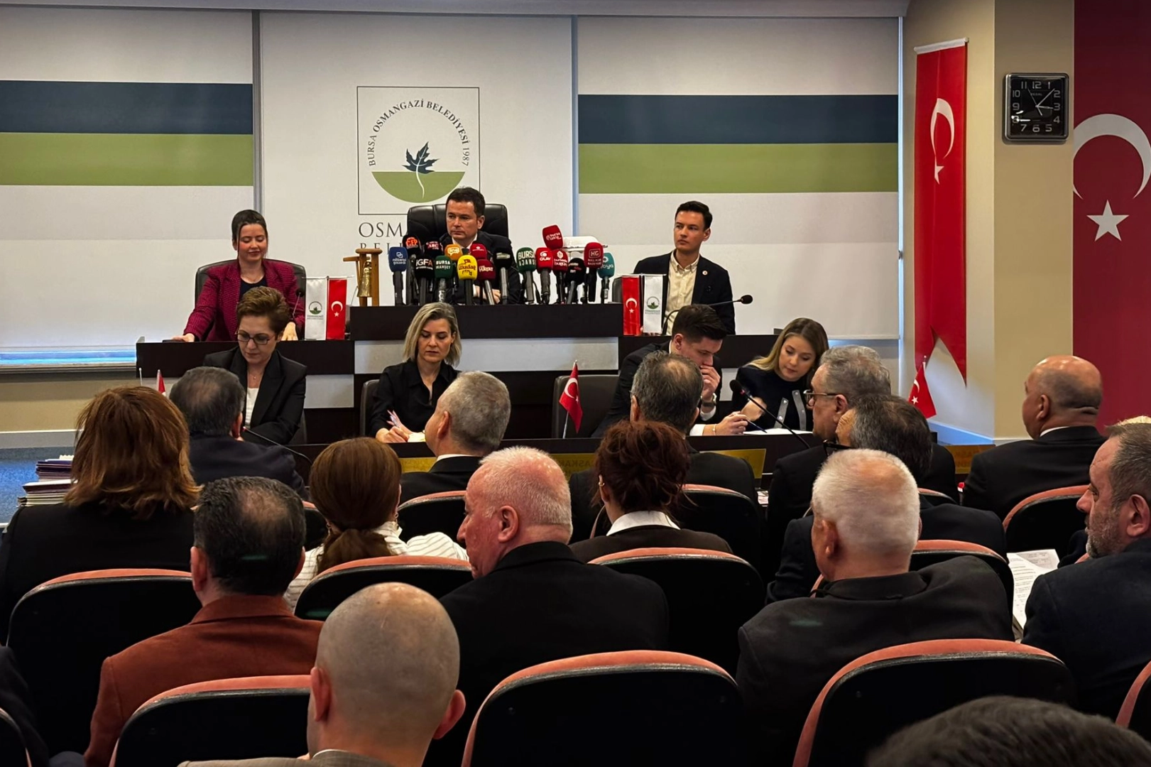 Bursa Osmangazi Meclisi’nde Tanju Özcan Krizi: Hukuk Tartışmaları Alevlendi