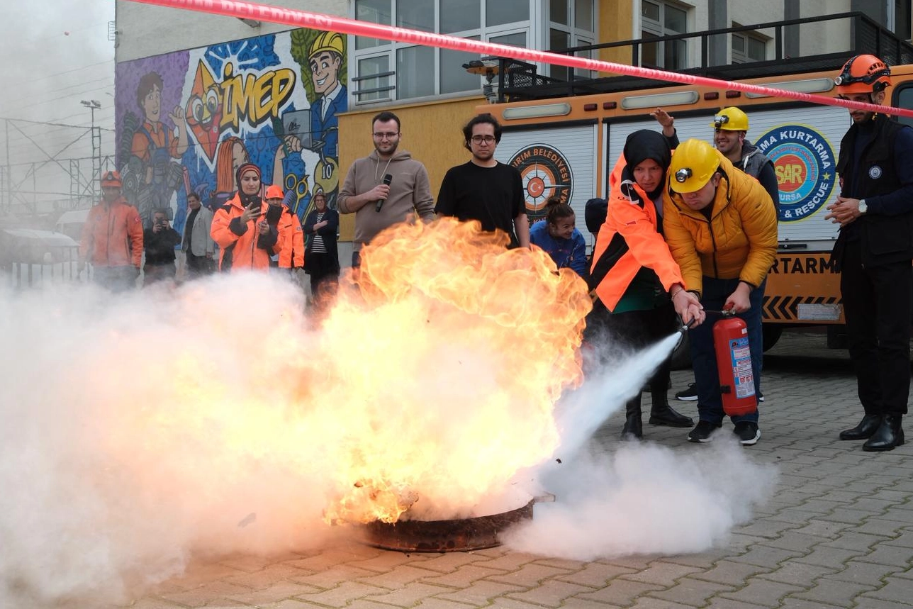 Yıldırım’da Deprem Haftası’nda Gerçeği Aratmayan Afet Tatbikatı